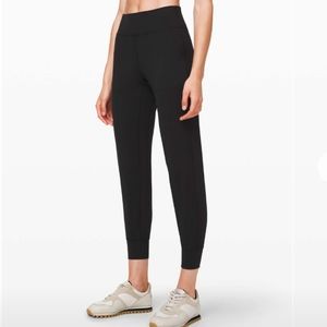 Lululemon Align Jogger 28"
in
Black